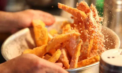 Hướng dẫn cách làm khoai tây lắc phô mai thơm ngon cho ngày đầu Đông