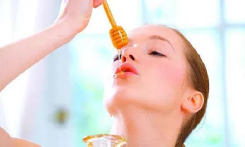 Mùa đông môi khô nứt nẻ đến đâu bôi thứ này mềm mượt ngay