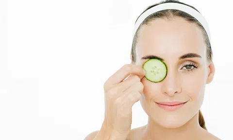 Cách đơn giản trị thâm quầng mắt hiệu quả chỉ bằng 1 quả dưa leo