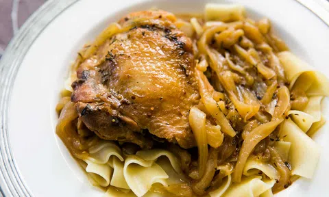 Hướng dẫn nấu món gà om bia tuyệt ngon cho cả nhà