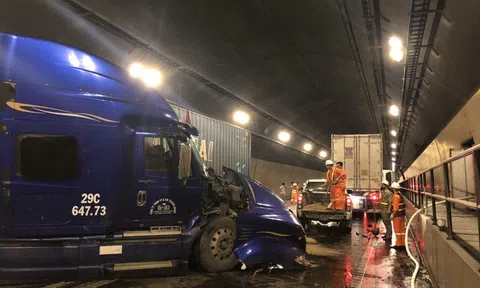 Xe tải, container `đấu đầu` trong hầm Hải Vân, ách tắc giao thông Bắc - Nam