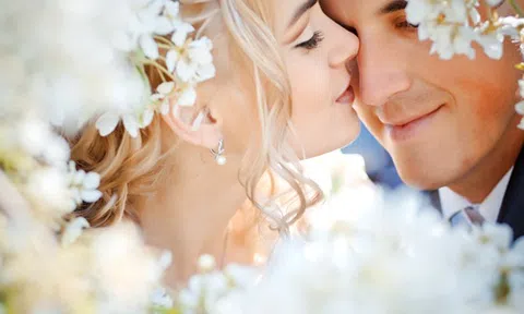 Nữ tuổi Dậu hợp với nam tuổi nào trong tình yêu hôn nhân?
