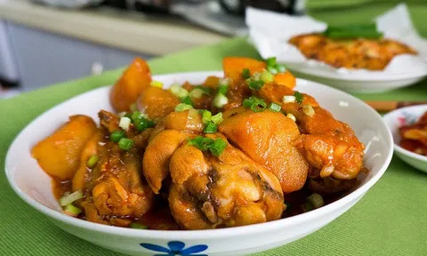 Hướng dẫn làm món thịt gà kho rau củ đậm đà ngon cơm