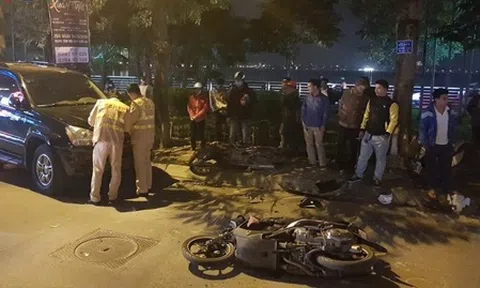 Vụ Lexus đâm liên hoàn: Nữ tài xế xuống xe uống nước, hút thuốc