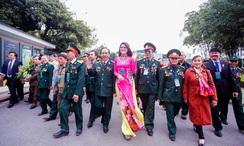 Á hậu Nga Queen vinh dự tham gia chương trình kỷ niệm 74 năm ngày thành lập QĐND