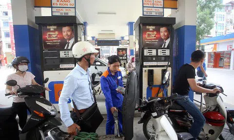 Ngay ngày đầu năm mới 2019, xăng dầu đồng loạt giảm giá