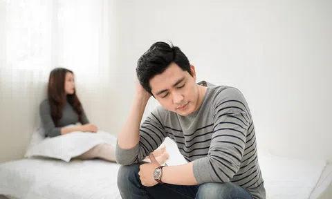 Biết tôi bị bệnh nam khoa, vợ đã làm một việc khiến tôi mất mặt