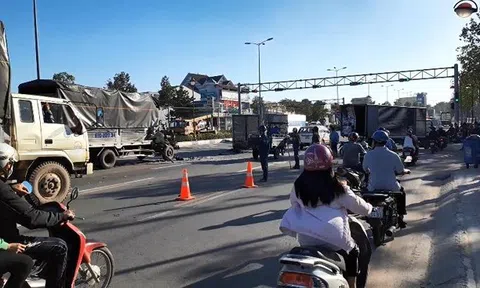 Lại xảy ra tai nạn khi dừng đèn đỏ, 6 người bị thương