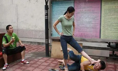 Bị vợ đuổi khỏi nhà vì ghen có nên quay về?