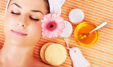 Bí quyết trị da khô bong tróc bằng mật ong