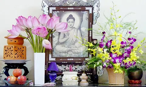 Những loại hoa nên cắm trên ban thờ gia tiên