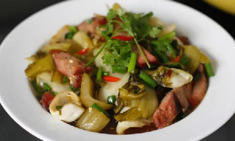 Cách làm thịt ba chỉ xào cải chua cho ngày Tết thêm chuẩn vị