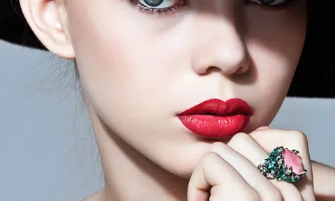 Bí quyết chọn son phù hợp với kiểu dáng môi cho bạn gái luôn xinh đẹp 