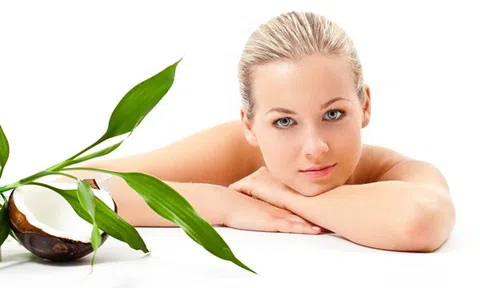 Tuyệt chiêu làm đẹp cho chị em từ đầu tới chân chỉ bằng dầu dừa
