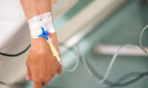 Nữ bệnh nhân sống thực vật 14 năm sinh con: Đình chỉ bác sĩ gốc Việt