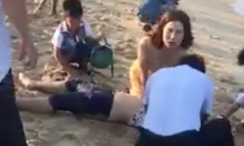 7 thiếu niên bị nước cuốn khi tắm biển chiều mùng 4 Tết