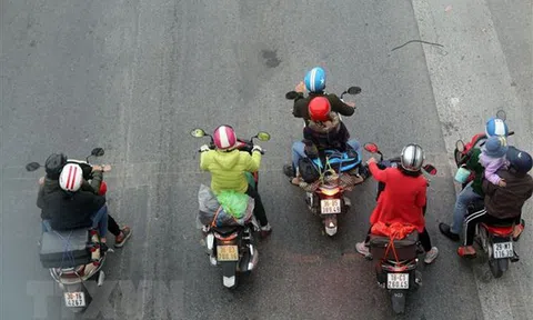 Ngày đầu tiên đi làm sau kỳ nghỉ Tết, Bắc Bộ trời lạnh vào sáng sớm