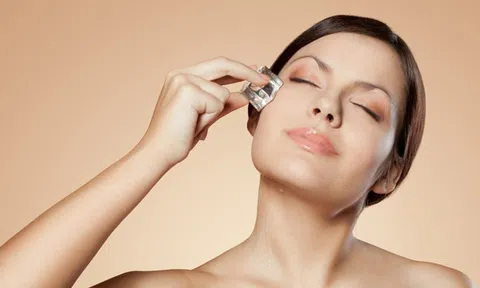 Những lợi ích làm đẹp da mặt với đá lạnh không phải ai cũng biết