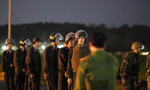 Lùng sục xuyên đêm truy bắt nghi phạm thứ 4 vụ cầm súng cố thủ trên xe chở ma tuý