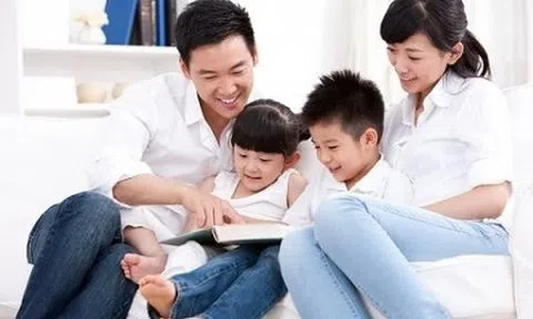 5 bài học giúp cha mẹ dạy con trở thành người có tấm lòng nhân ái
