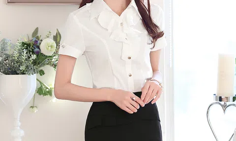 Gợi ý cách mặc áo sơ mi cho chị em luôn nữ tính trẻ trung