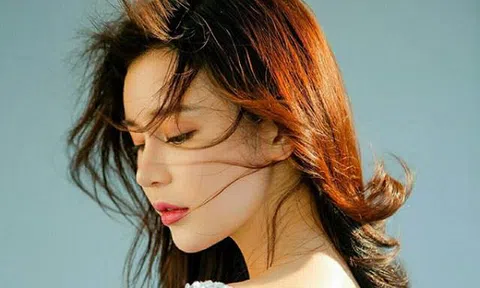 Là phụ nữ, chúng ta chẳng việc gì phải phó mặc số phận cho một người đàn ông