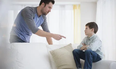 3 sai lầm trong cách dạy con của cha mẹ khiến trẻ lớn lên yếu đuối