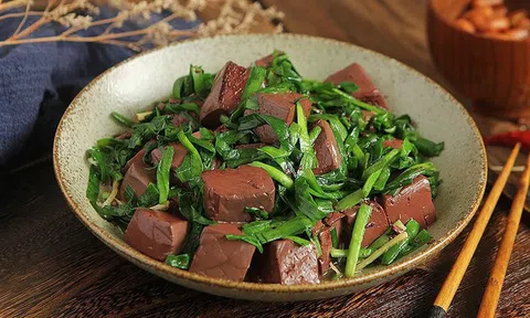 Thải độc, bổ sung vi chất bằng món huyết heo xào vừa ngon vừa dễ làm