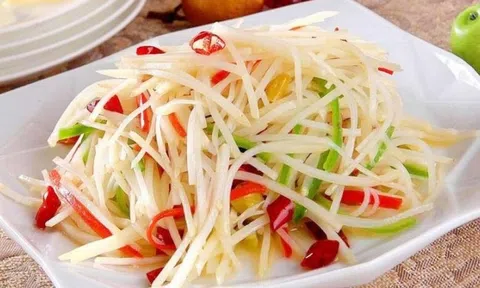 Chị em cứ xào khoai tây là không giòn, đầu bếp 5 sao chỉ ra lỗi sai cần sửa gấp