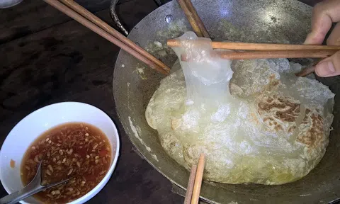 Bột sắn chấm nước mắm: Nghe thấy `kì` mà lại là món tuổi thơ của rất nhiều người