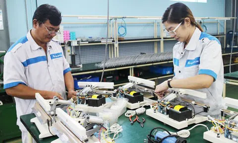 Tăng đãi ngộ để thu hút lao động