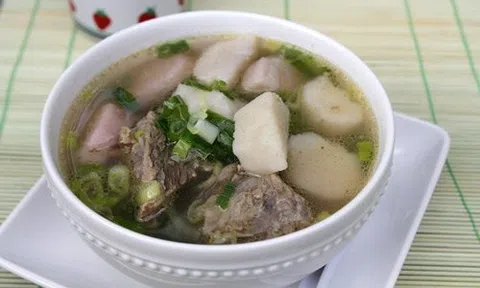 Cách nấu canh khoai sọ với xương đơn giản ngay tại nhà