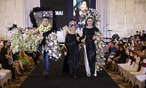 Trăm hoa ngàn sắc trên tà áo dài tại đêm bế mạc `Triển lãm hoa quốc tế Việt Nam 2019`