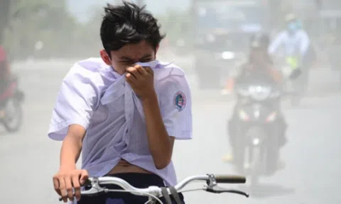 Bụi mịn PM2.5 `bủa vây` Hà Nội, những tuyến đường nào ô nhiễm nhất?