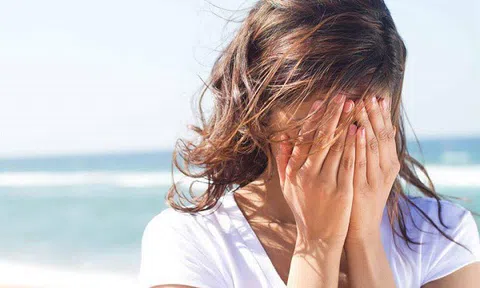 Ngày đầu tiên nhận việc, tôi đã bỏ chạy vì sếp có hành động đáng ghê tởm