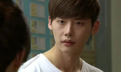 Đi đổ rác bất ngờ gặp vợ đang ôm ấp nhân tình, tôi chỉ nói một câu khiến cô ta ê chề