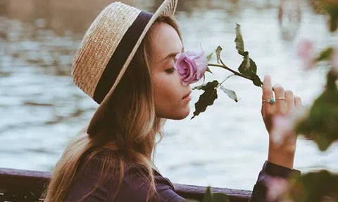 Các cô gái ơi đừng trở thành kẻ đáng thương, hãy yêu thôi đừng yêu quá!