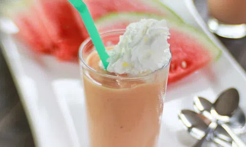 Cách làm sinh tố dưa hấu chuối thơm ngon, bổ dưỡng