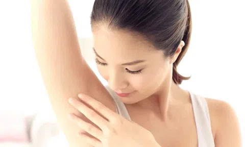 Mách bạn 4 cách chữa mồ hôi nách trong thời tiết nắng nóng mà không tốn tiền