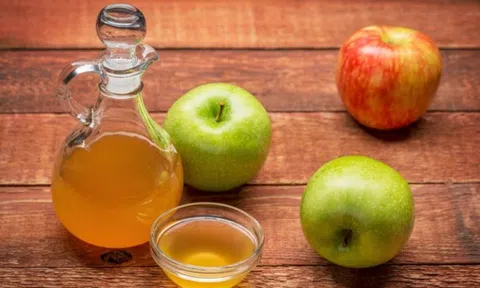 Cách trị mụn trứng cá bằng nước hoa hồng có thể bạn chưa biết