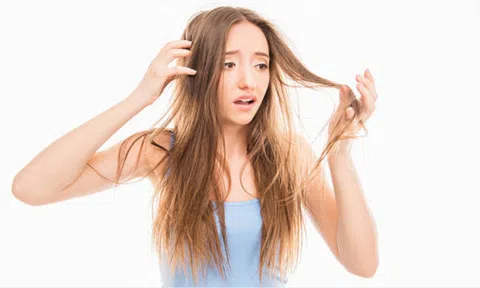7 thói quen khiến tóc ngày càng xơ và chẻ ngọn, bạn có biết?