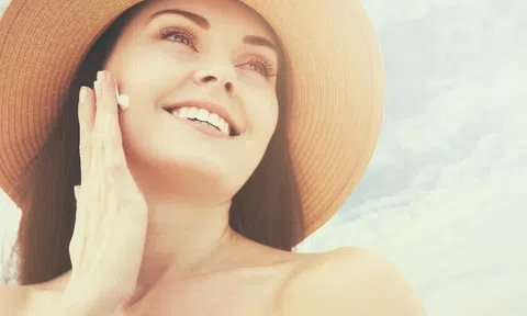 Những lợi ích tuyệt vời của việc dùng kem chống nắng thường xuyên