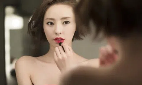 Yếu đuối thực sự chỉ là sự phiền phức, phụ nữ phũ một chút mới làm nên chuyện