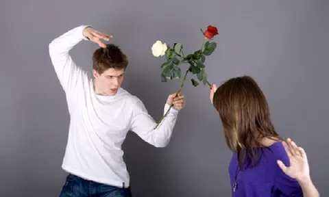 Có những dấu hiệu này chứng tỏ tình yêu của bạn và anh ấy đã nguội lạnh