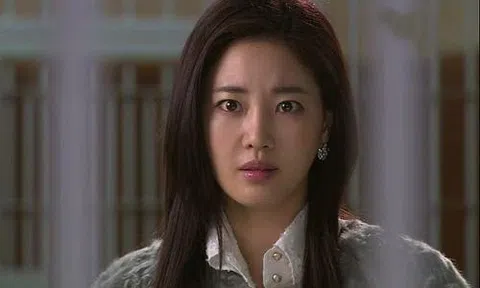 Hí hửng bỏ người yêu nghèo ‘tóm’ đại gia, ai ngờ phải trả giá