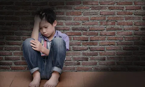 Bố mang họ Cẩu, cậu bé 5 tuổi xấu hổ và nhất quyết muốn theo họ mẹ