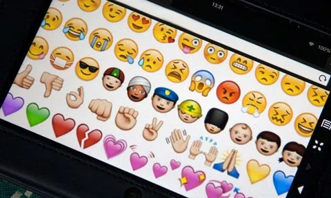 Bị sa thải vì có thân hình hấp dẫn, trả lời sếp bằng biểu tượng OK