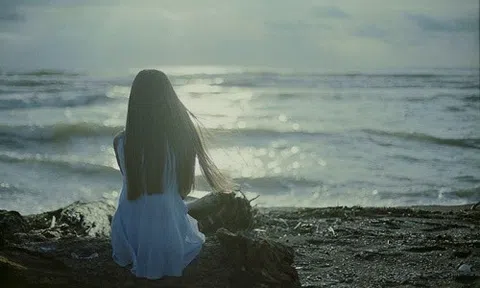 Đã bao giờ, anh bỏ mặc em đâu ...