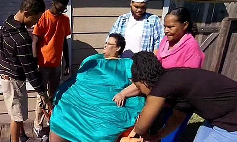 Xấu hổ vì các con phải chăm mình, người phụ nữ nặng hơn 3 tạ quyết tâm \"lột xác\"