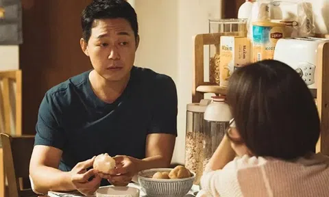 Vợ chồng ly hôn vì đôi tất bẩn